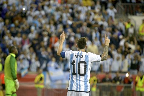 Lionel Messi scores 90th Argentina goal from clean free-kick move ...