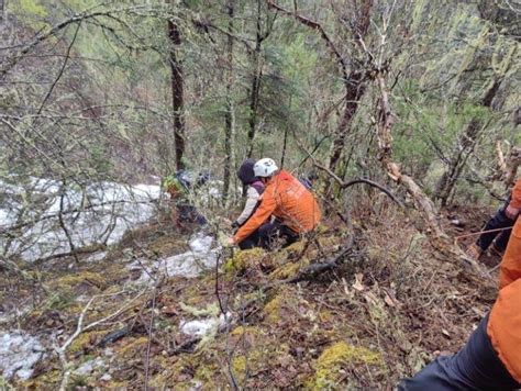 两游客被困云南海拔3986米雪山神女峰，消防连夜搜寻救出