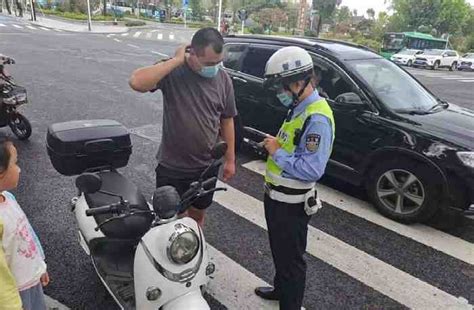 泰安交警泰山景区大队开展电动车违法行为专项整治行动 泰山景区 电动车 违法行为 新浪新闻