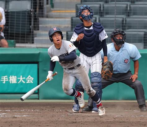 【甲子園】横浜の緒方漣が1年生史上初のサヨナラ弾「人生で一番いい当たり」9回2死から逆転3ラン スポーツ報知