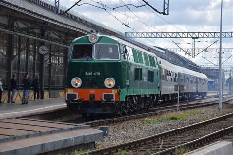 Pociągiem retro z SU45 079 do Żmigrodu na Dzień Kolejarza KSK WROCŁAW