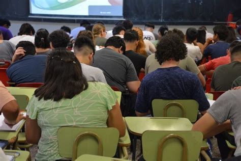 Estudiantes Se Inscribieron Para El Ciclo Lectivo De La