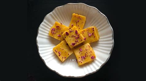 गर्मियों में उठाएं मैंगो बर्फी का लुत्फ नोट करें रेसिपी Mango Burfi