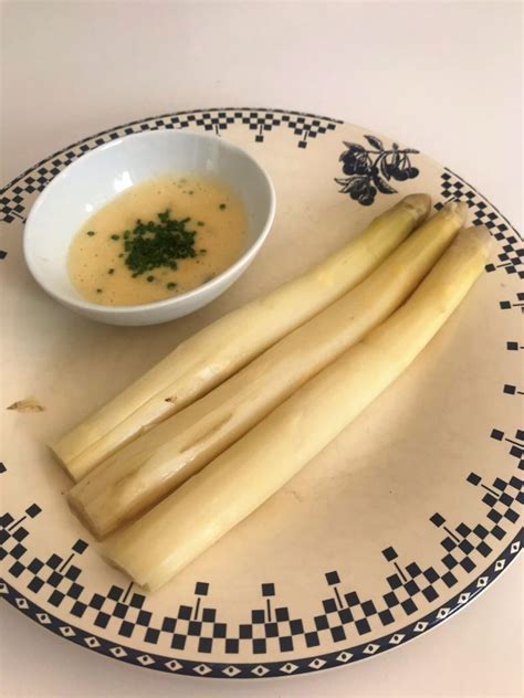 Asperges Blanches Sauce Mousseline La Ciboulette La Cuisine Des Amis