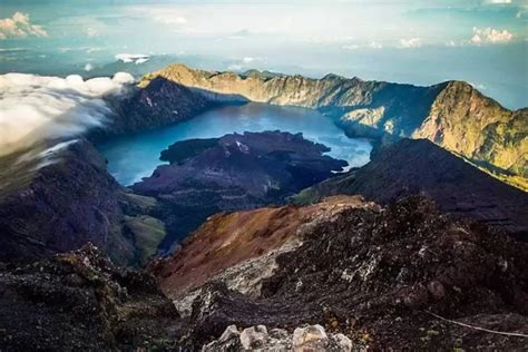 Mayoritas Masih Aktif Berikut Deretan Gunung Tertinggi Di Indonesia