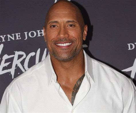 Dwayne Johnson / Dwayne Johnson Biography, Height, Weight, Age, Affair ...