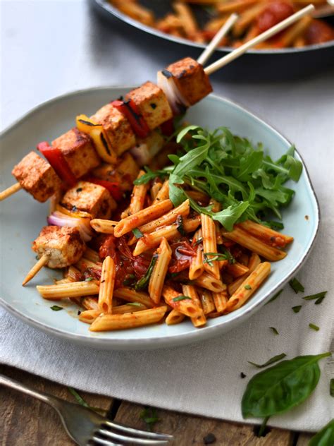 Massa Molho De Tomate Cereja Espetadas De Tofu E Pimento