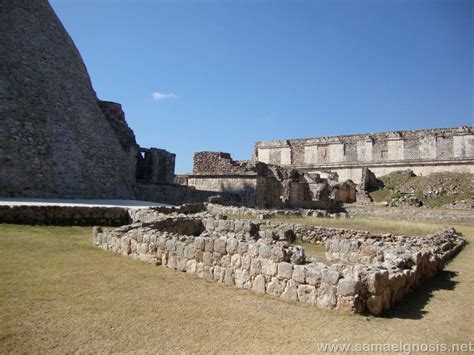 Zona Arqueol Gica De Uxmal Foto