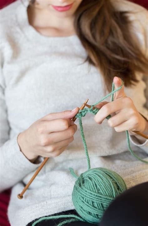 How To Cast On Stitches In Knitting Thumb Cast On Handy Little Me