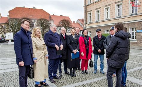 Jedna kobieta i dwóch mężczyzn walczy o mandaty radnych wojewódzkich