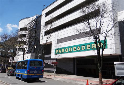 Parqueadero Centro Comercial Plaza