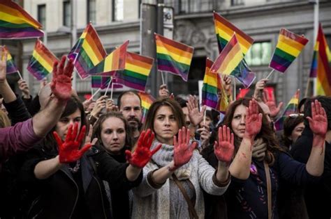 Siete Detenidos Por Agredir A Una Pareja Gay En Chueca Y Herir A Dos Agentes Madrid Home EL