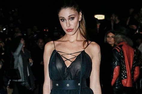 Belén Rodriguez sexy nude look alla sfilata di Fausto Puglisi