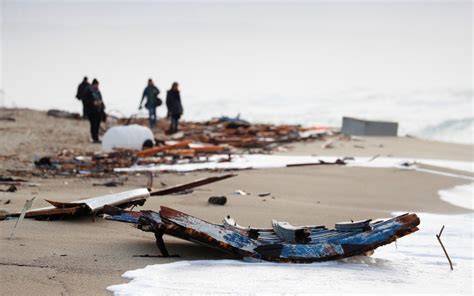 Naufragio En Italia Al Menos 59 Migrantes Muertos Incluidos 12 Niños