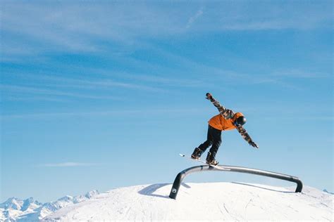 Top Snowboarding Resorts in the Alps. Snowboarding Chalet Holidays