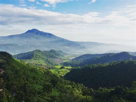 Dayeuh Luhur Sumedang Wisata Religi Yang Sarat Akan Sejarah Teropong