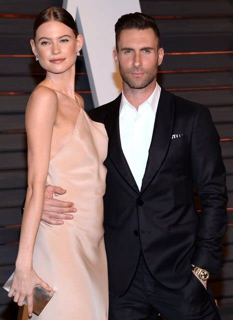 Behati Prinsloo ile Adam Levine bebeklerinin cinsiyetini açıkladı