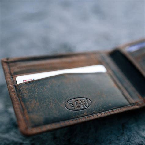 The Bifold RFID Blocking Leather Wallet - Top Grain Leather – The Real Leather Company