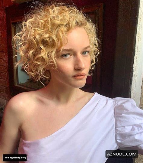 Julia Garner Nude And Sexy Photos Collection AZNude