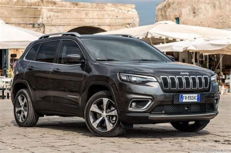 Specs for all Jeep Cherokee 2019 versions