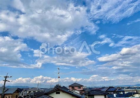 青空と住宅街 No 22722989｜写真素材なら「写真ac」無料（フリー）ダウンロードok