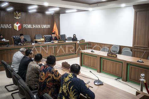 Bawaslu Putuskan Zulkifli Hasan Langgar Administratif Pemilu ANTARA Foto