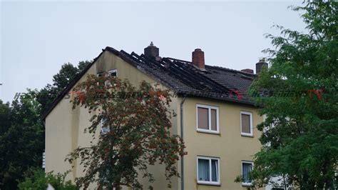 Ks Flammen Aus Dachstuhl Mutma Licher Brandstifter Stellt Sich Der