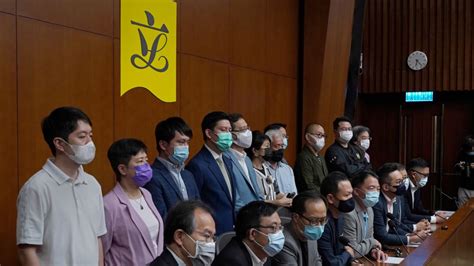 Hong Kongs Pro Democracy Lawmakers Threaten To Resign