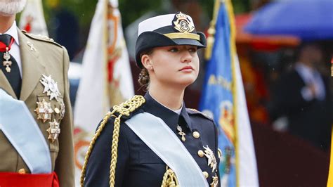 Día de las Fuerzas Armadas la pertinaz lluvia y la princesa Leonor