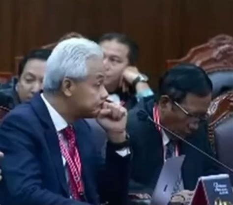 Ekspresi Gelisah Ganjar Pranowo Dengar Putusan MK Tak Temukan Bukti