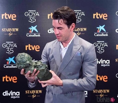 Mario Casas Mira Con Orgullo Su Goya 2021 Como Mejor Actor Protagonista