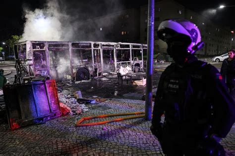 C Mara De Loures Quer O Despejo Imediato Dos Participantes Nos