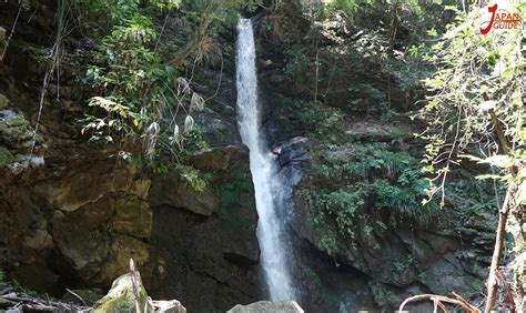 Hataoribuchi Waterfall - Japan Guide