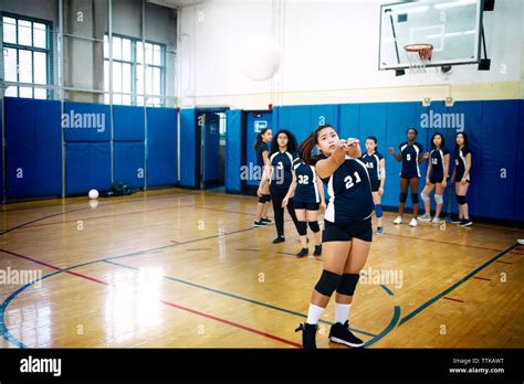 Total 81 Imagen Mujer Jugando Voleibol Viaterra Mx