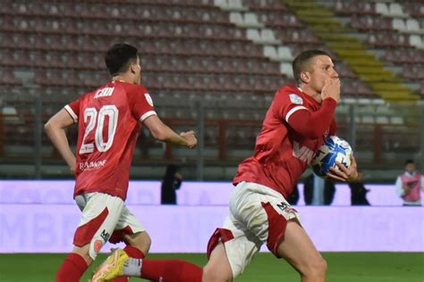 Serie B Perugia Riammesso E Lecco Escluso Perch Ora Si Rischia Un