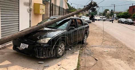 Hoy Tamaulipas Tamaulipas Por ir en el ÂchingaoÂ celular casi choca