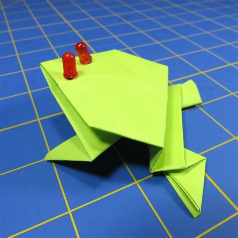Cómo hacer una Rana Origami con Ojos LEDs brillantes.