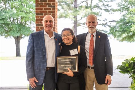 Creative Inquiry program recognizes faculty, graduate student mentors ...