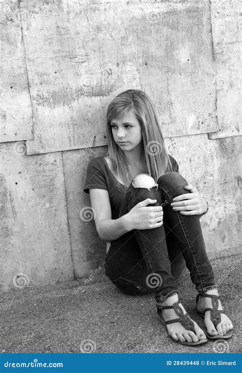 Adolescente triste photo stock Image du insecure séance 28439448