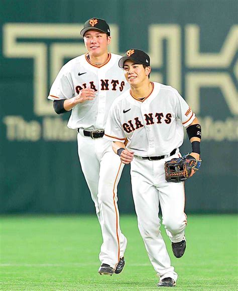 【巨人】三塁・坂本勇人、遊撃・門脇誠と心通わせる 頼もしすぎる後輩の出現に喜びも「まだまだ負けない」 スポーツ報知