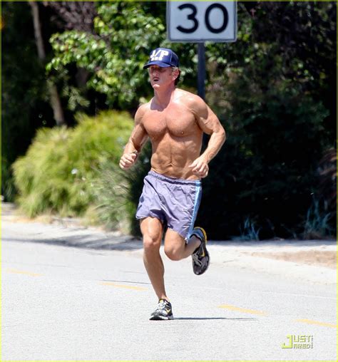 Sean Penn Shirtless Jogging With Shannon Costello Photo 2574283