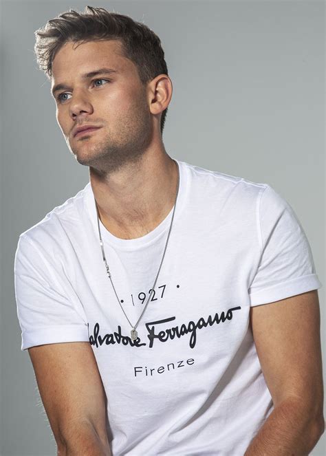 Jeremy Irvine Girlfriend 2022