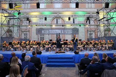 Esibizione Della Banda Musicale Della Guardia Di Finanza Alla Reggia Di