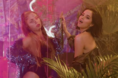 Becky G Estrena Nuevo V Deo En Espa Ol Ya Es Hora Junto A De La