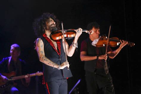 Ara Malikian prodigio del violín que toca desde Bach hasta Jimi