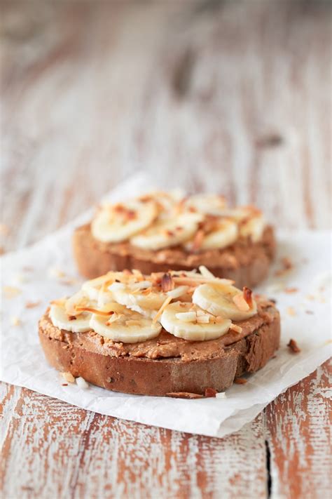 Tostadas Con Mantequilla de Cacahuete Plátano y Coco Danza de Fogones