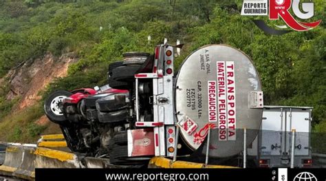 Volcadura De Pipa Que Transportaba Gasolina En El Tramo Chilpancingo