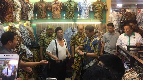 Hari Batik Nasional Sandiaga Uno Sambangi Thamrin City Pemilu