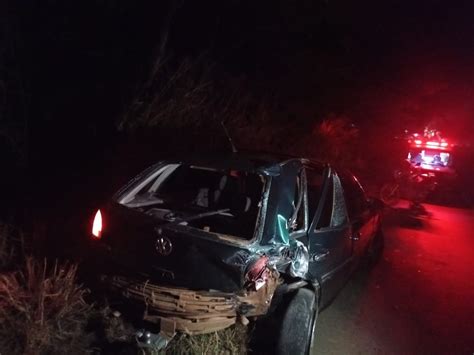 Mulher Fica Ferida Ap S Dois Carros Baterem Na Br Em Santa B Rbara