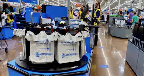 Walmart Full Year Net Income Up Retailer Confirms Vizio Deal